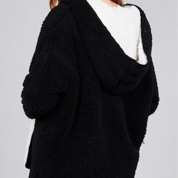 HP🎊BLACK/ IVORY FAUX FUR reversible - Hoodie - Picture 3 of 4